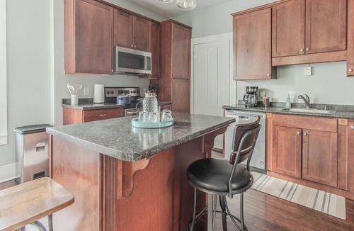 Town of Hounsfield Apartment | 2BR Lake Ontario Suite King Bed, Historic Village, Walk to Waterfront & Dining