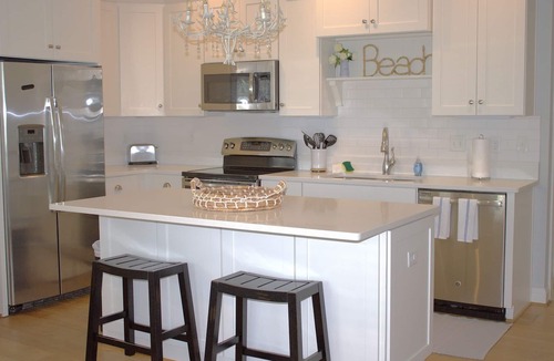 Northeast Virginia Beach House | 2BR Virginia Beach townhouse with king suite, balcony, WiFi, parking.
