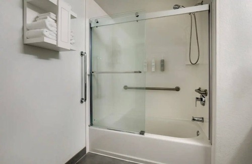 Polk Village Hotel | 3 Accommodations | Relax & Sleep Wonderfully in Pet-Friendly Rooms