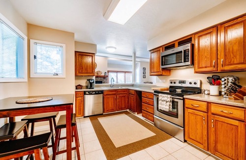 Cottonwood Heights Condo | 3 Bed, 2 Bath Condo. Perfect Location to Utah's Best Ski Resorts! 🚠