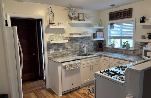 Edgewood House | 3-bedroom updated house in charming Ashtabula minutes from Lake Erie.