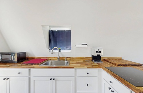 Leesville Apartment | 3 Mi to Lake Murray: Dog-Friendly Cabin w/Deck