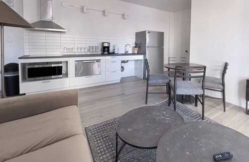 Hunters Point Apartment | 3 Welcoming Apartments Close to to MoMA PS1, Sculpture Center & Restaurants