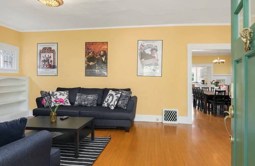 Madrona House | 307 m² House ∙ 8 bedrooms ∙ 23 guests