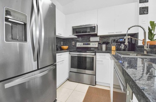 Mission Bay Apartment | 320C - Boca Retreat w/Pool, Parking, Near Evert Tennis & Shops