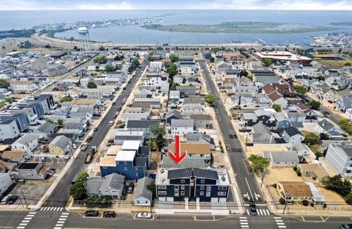 Seaside Heights Villa | 360 View of bay and ocean Brand new 4BR Home Short Walk to Seaside Beach boardwalk and fisherman's paradise Island beach state park