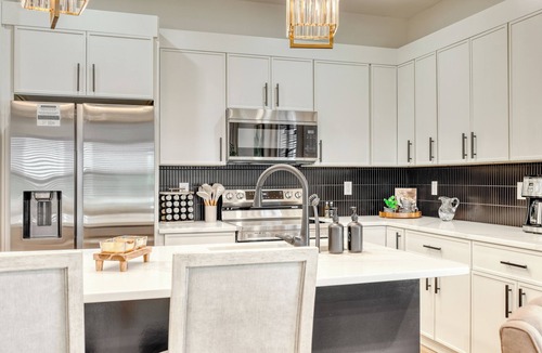 Oakland Hills Villa | 3BR Boundary Breeze Heated Pool Beach Golf Nearby