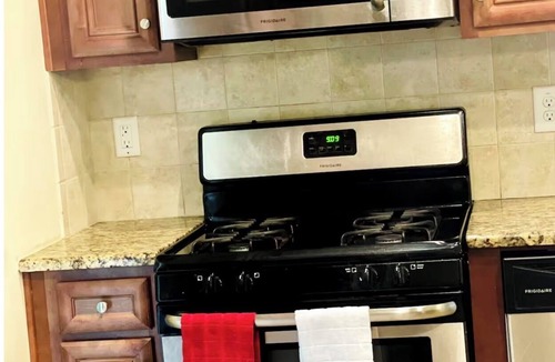 Cliftondale House | 4-BDRM nearby stadium Airport Downtown ATL Six Flags Wolf Creek Concerts