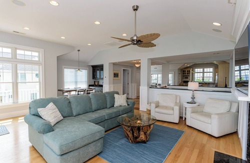 Selbyville House | 4 Bed, 4.5 bath Home in Verandah Bay Community! Close to Fenwick Island & Ocean City Beaches, Community Pool, Elevator, Free Wifi!