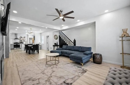 East Allegheny House | 4BR Creative Retreat Home with Yoga Zone & Sip/Paint Setup Minutes from Downtown
