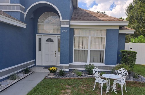 Lindfields House | 4BR Private Pool Home Near Disney – Family Friendly Sleeps 8 Screened Pool