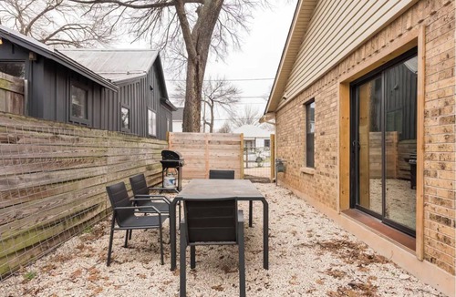 East Cesar Chavez House | 4BR Spacious East Austin Home, 10 min to Downtown