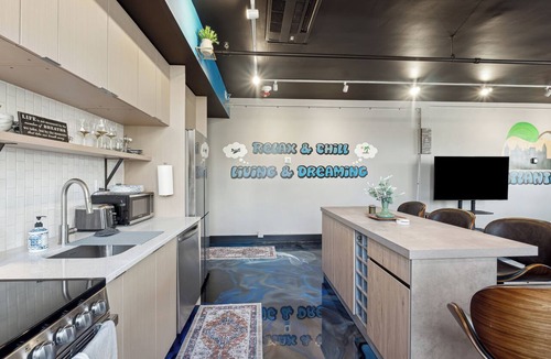 College Park Condo | 5 min from Hartsfield International Airport Charming 1-bedroom condo with WiFi