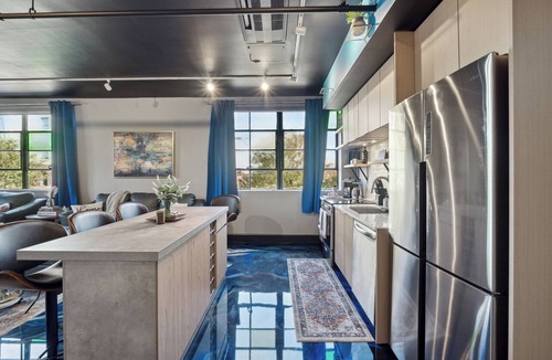 College Park Condo | 5 min from Hartsfield International Airport Charming 1-bedroom condo with WiFi