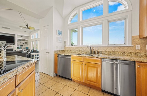Duck House | 5 O'Clock Somewhere: Close to Beach, Dog-Friendly, Hot Tub & Pool