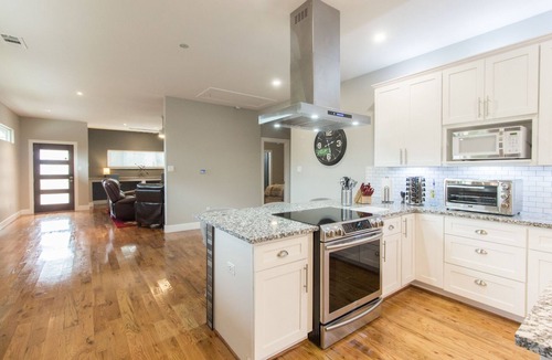 Central Arlington House | 5 Star! 3Bed 4Bath ATnT Globe Life SixFlagsHurrHarb Texas Live BEST EVER!
