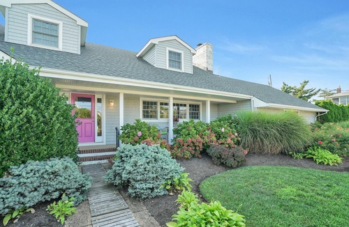 Mantoloking House | A Charming 4 BR Home, King Suite Out-door deck, Pet Friendly!