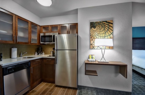 Holland Apartment | Accessible King Studio w/Pool & Breakfast
