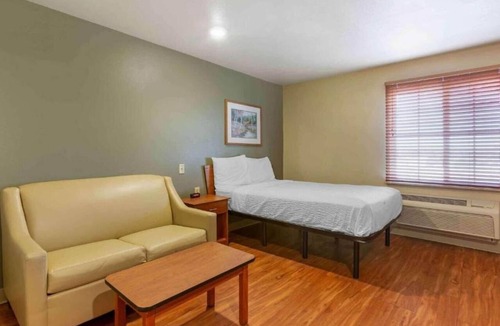 Pelham Apartment | ADA Stay| Studio 6 Pelham|1 Bed| Tub | Kitchen | Nsmk