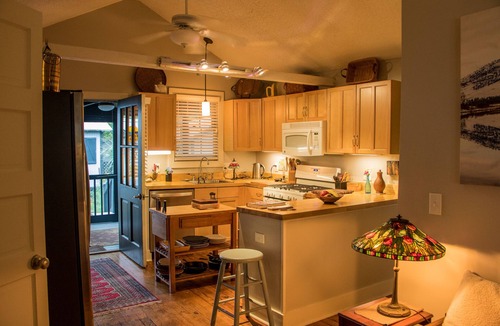Pigeon Point House | Adorable 2 Bed, 2 Bath Cottage in Historic Beaufort 30 Day Minimum Stay