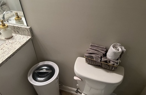 Lilburn Apartment | Adorable studio apartment with free parking