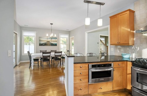 Douglas House | Alex`s Pool House Private Pool & Hot Tub Centrally Located in the Saugatuck Douglas Area