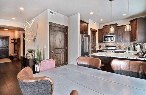 Park City Condo | Amazing 3BR w/New Furnishings & Hot Tub! Mins. Away from Deer Valley/Park City