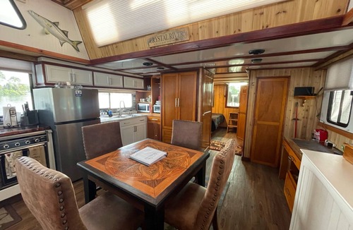 Springs at Kings Bay Boat Rental | Anglers Inn Floating Suite Luxury houseboat— Scallop Kayak Three Sisters Springs