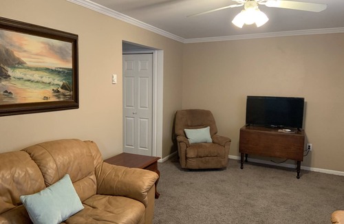 Anglesea Apartment | Anglesea Escape - Easy walk to Scenic Seawall, Beaches, Restaurants and Bars!