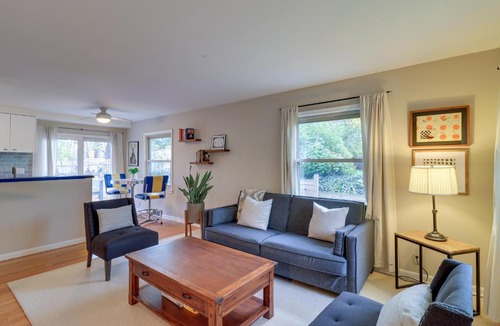 Ann Arbor House | Ann Arbor Home w/Deck, 2 Mi to Michigan Stadium!