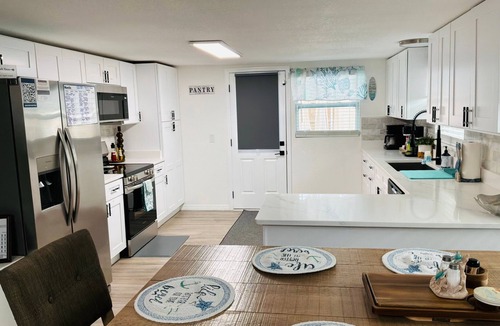 Apollo Beach House | Apollo Beach House w/Poolside bar + Fun Amenities