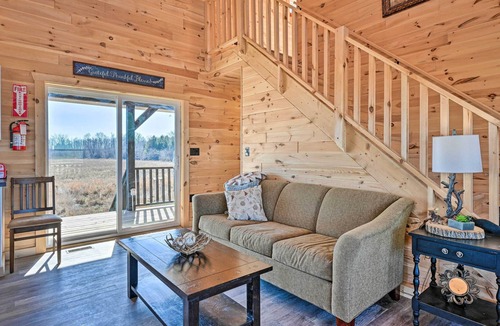 Applegate Cabin | Applegate Cabin w/ Deck ~ 2 Mi to Lake Huron!