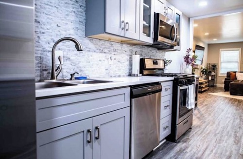 Church Street House | ATL Access 3BR Home Yard & Parking Sleeps 8