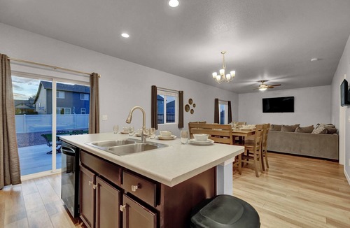 Colorado Springs House | ★Awesome Home★Great Neighborhood★Near Food & Fun★Designed with You in Mind★