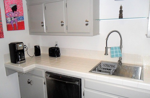 Central Business District Apartment | B Downtown art and eclectic B