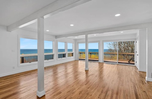 Riverhead House | Baiting Hollow Waterfront, Private Beach & Stunning Sunsets