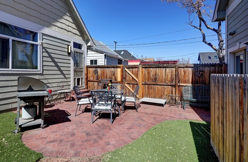 Baker Apartment | Baker Studio-Fast WiFi, Kitchen, W/D