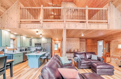 Berkeley Springs House | "Base Camp" - Private Hot Tub | Firepit | Views | Spacious
