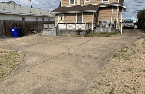 Willoughby Spit Cottage | Bay View Bungalow by the Pier - Swimming Pool and Pet Friendly - 30 Day Listing