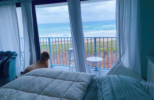 Hutchinson Island South Villa | Beachfront on the ocean, gated beach entry, walk to restaurants, boutique decor