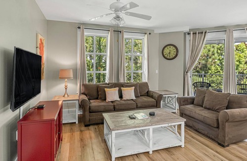 Baytowne Wharf Condo | Beautiful 1 Bedroom with Private Sleeping Den in Pilot House at Sandestin Golf and Beach Resort!