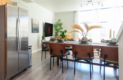 Lower Queen Anne House | Beautiful, Brand New! Seattle Getaway- Awesome Space Needle Views