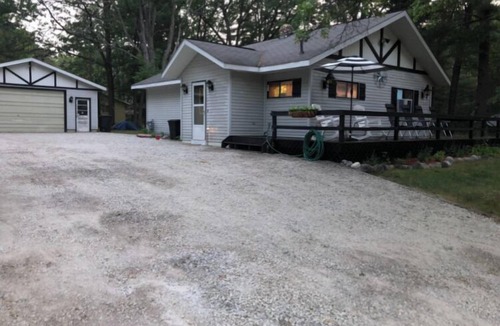 Lewiston Cottage | Beautiful Cottage Just minutes from The Twin Lakes & Beach