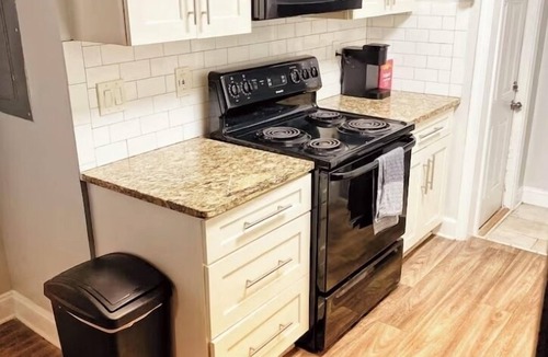 East Point House | Beautiful Cozy Home away Home 5 min From Airport/Downtown Atlanta