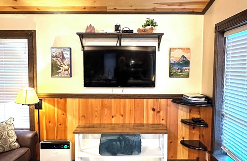 East Glacier Park Village Cabin | Beautiful Luxury Cabin near Two Medicine Lake