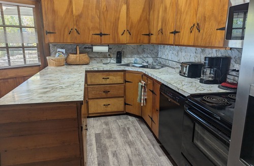 Florence House | Beaver Den Rustic lake house right on shoals Creek and Wilson lake