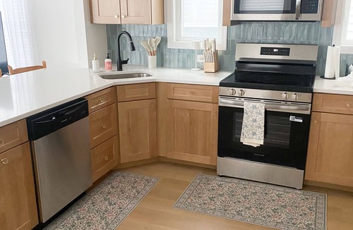 Lake Como House | Belmar Shore Vacation Getaway Newly Renovated 3 Bedrooms, 4 Beds w/Beach Badges