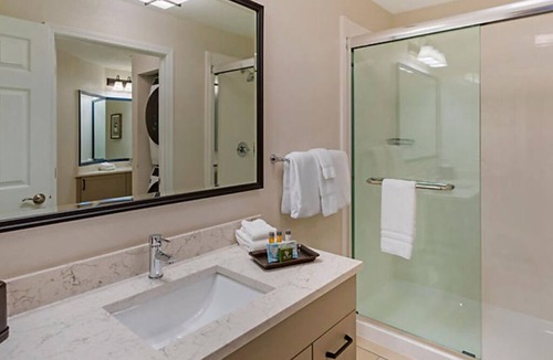 Pigeon Forge Hotel | BLOCK Laurel Crest - Studio