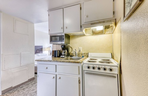 Cherry Grove Beach Hotel | Blockade Runner Motor Inn