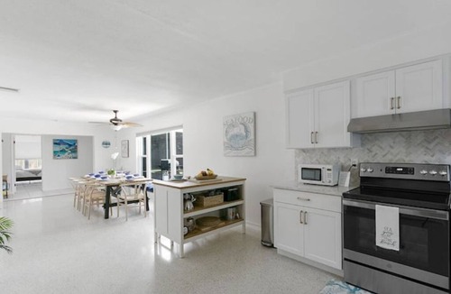 Lake Clarke Shores House | Blue Heaven Palm Beach Oasis w/HEATED Pool, in Quiet Neighborhood- 6 min to PBI